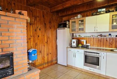 Casa de vanzare, sub padure, intr-un cadru natural deoseb - 2