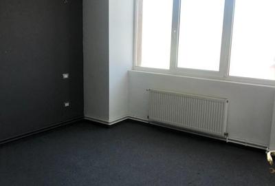 Spațiu comercial, de 92 mp, în Central - 3