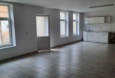 Spațiu comercial, de 100 mp, în Central - 2