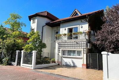 Casă cu 7 camere cu Teren 400 Mp în Central - 9