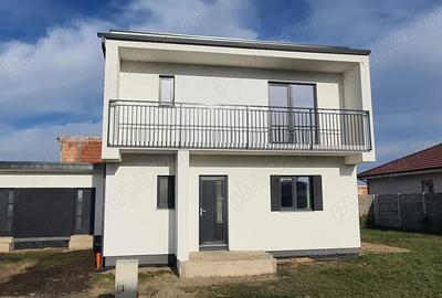 Casă cu 5 camere cu Teren 350 Mp în Dumbrăvița