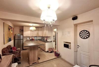 Casă cu 7 camere cu Canalizare în P-ța Unirii - 2