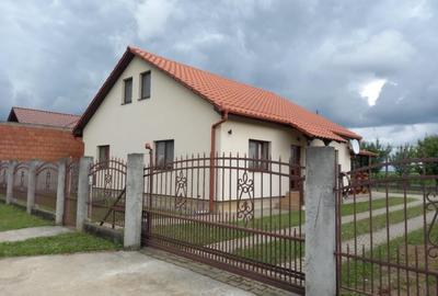 Casa de vanzare - zona Aquastar