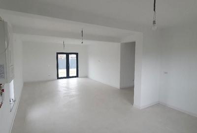 Casă cu 4 camere în Valea Moșneagului - 3