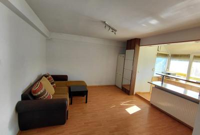 Apartament cu 3 camere semidecomandat în Central - 2