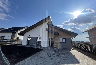 Casă individuală cu 4 camere cu Canalizare în Șura Mică