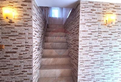 Casa / Vila cu 5 camere de vanzare in zona Central Casa / Vila cu 5 camere de vanzare in zona Central - 32