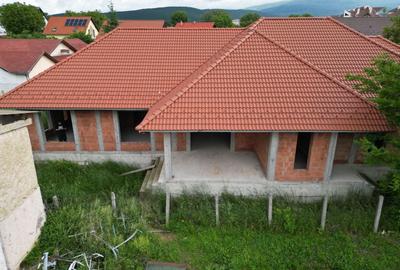 Casă individuală cu 7 camere cu Canalizare în Central - 2