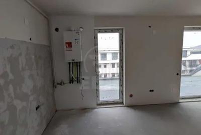 Apartament cu 3 camere semidecomandat în Florești