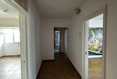Apartament cu 3 camere decomandat în Narcisa
