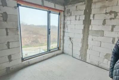Casă cu 4 camere cu Teren 500 Mp în Cârcea