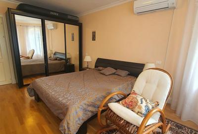 Casă cu 8 camere cu Teren 1100 Mp în Central - 10