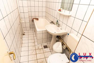 Spațiu comercial, de 73 mp, în Central - 4