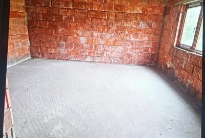 Casă cu 5 camere în Săveni - 1