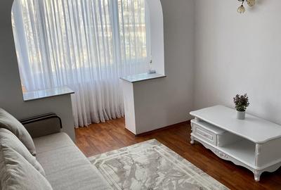 Apartament cu 2 camere semidecomandat, mobilat în Central