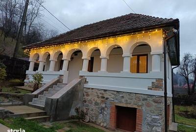 Casă cu 2 camere cu Teren 60 Mp în Corbeni - 1