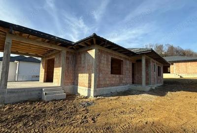 Casă cu Teren 536 Mp în Groși - 2