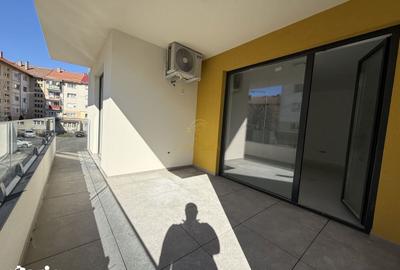 Apartament cu 3 camere decomandat în Carpați 2