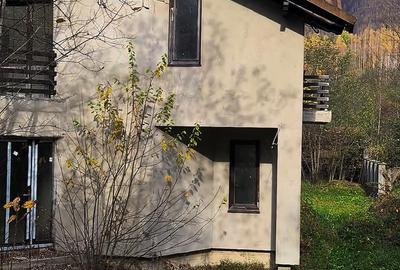 Casă cu 7 camere cu Teren 822 Mp în Măru - 2