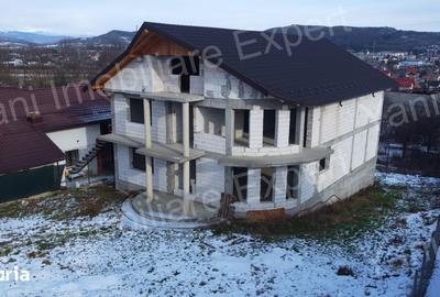 Casă cu 4 camere cu Teren 723 Mp în Central - 15