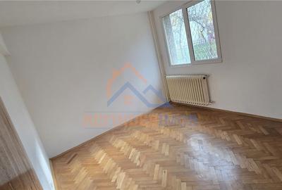Apartament de vanzare cu 3 camere, zona Titan - 4