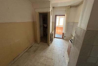 GARA-BCR 3 CAMERE DECOMANDAT 81 MP. 2 BALCOANE, VEDERE PORT, BLOC SOLID AN 1986 - 7