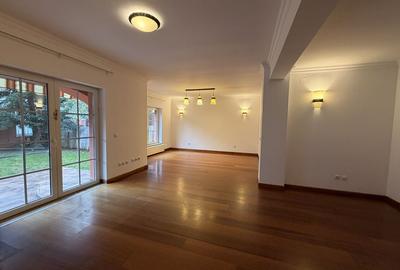 Vila semimobilata  cu 3 dormitoare, piscina exterioara, complex - 5