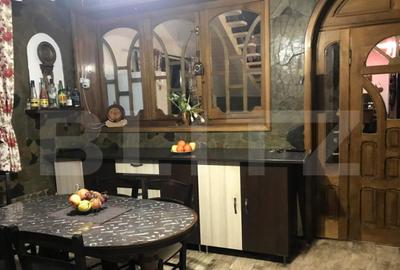 Casă cu 5 camere cu Teren 3000 Mp în Central