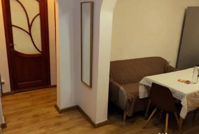 Apartament cu 2 camere decomandat în Podul de Fier