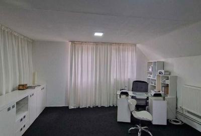 Spațiu comercial, de 60 mp, în Central - 4