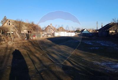 Teren intravilan de 857 mp, în Vest - 7