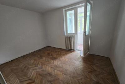 Apartament cu 4 camere semidecomandat în Moroasa 1