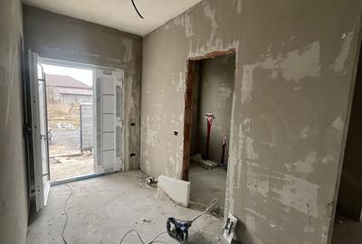 Casă cu 4 camere cu Teren 400 Mp în Central