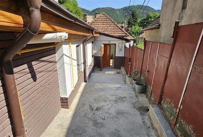 Casa cu curte si parcare in Schei - 8