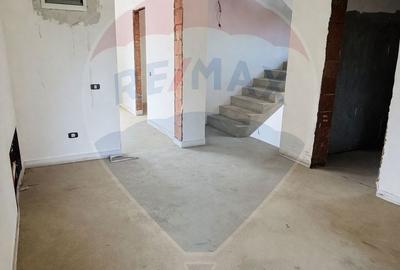 Casă cu 8 camere cu Teren 520 Mp în Balotești - 19