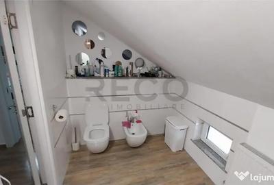 Casă cu 7 camere cu Teren 2203 Mp în Sântion - 12