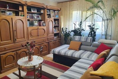Apartament cu 3 camere decomandat în Ostroveni - 2