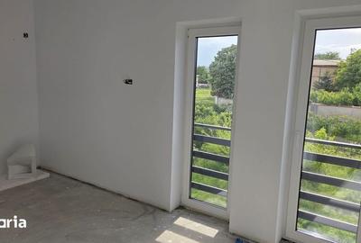 Casă cu 4 camere cu Teren 105 Mp în 1 Decembrie