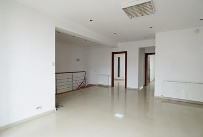 Birou, de 160 mp, în P-ța Victoriei - 11