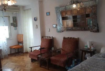 Inchiriez apatament 3 camere 2bai.zona Unirii, Rond Cosbuc,et.4din8 Inchiriez apatament 3 camere 2bai.zona Unirii, Rond Cosbuc,et.4din8 - 2