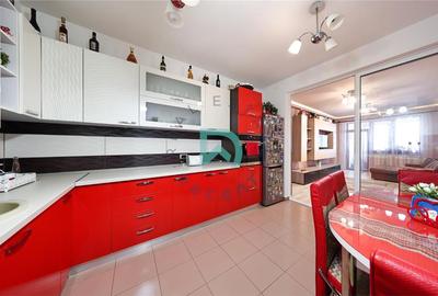 Apartament cu 3 camere decomandat în Tractorul - 1