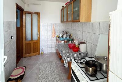 | Apartament cu 3 camere | Micro 38 | etaj 4 | - 8