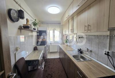Apartament cu 3 camere decomandat, mobilat în Vasile Aaron - 3