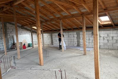 Vând casă cu mansarda - 4