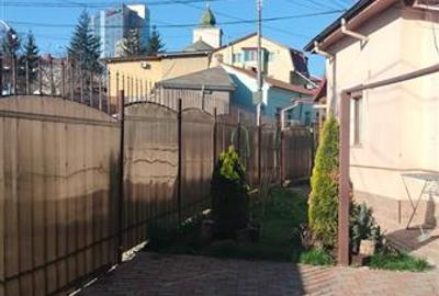 Casă cu 2 camere cu Teren 200 Mp în Central - 1