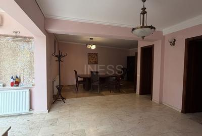 Casă cu 5 camere cu Teren 200 Mp în Centrul Civic