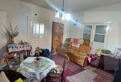 Casă cu 3 camere semidecomandat cu Teren 547 Mp în Grădiște - 2