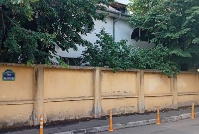 Casă individuală cu 5 camere cu Teren 50 Mp în Lujerului - 1