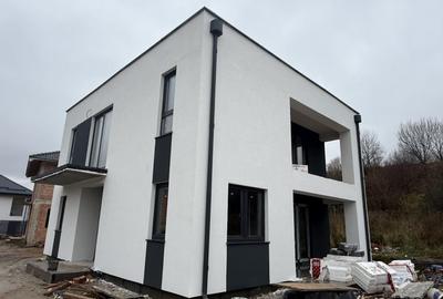 Casă individuală cu 4 camere cu Canalizare în Luna de Sus - 1