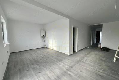 Casă cu 4 camere cu Teren 341 Mp în Moșnița Nouă